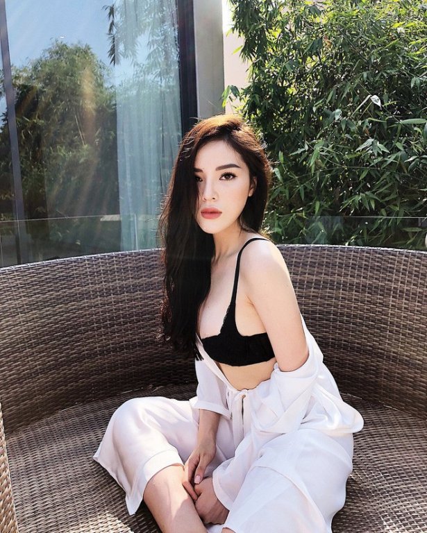 nhap-hoi-chi-em-tha-dang-mua-he-ky-duyen-dien-bikini-khoe-body-cuc-nong-bong