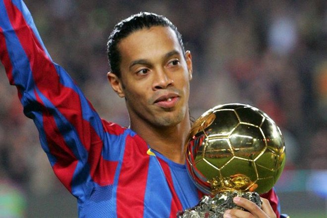 ronaldinho-la-ai-va-ro-tin-don-ronaldinho-cuoi-mot-luc-hai-vo