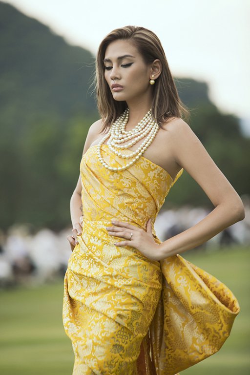 sau-khi-tro-thanh-hlv-dau-tien-cua-the-face-2018-vo-hoang-yen-dep-khong-goc-chet-catwalk-giua-san-golf