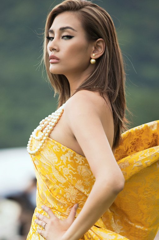 sau-khi-tro-thanh-hlv-dau-tien-cua-the-face-2018-vo-hoang-yen-dep-khong-goc-chet-catwalk-giua-san-golf