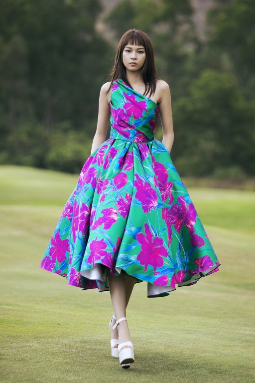 sau-khi-tro-thanh-hlv-dau-tien-cua-the-face-2018-vo-hoang-yen-dep-khong-goc-chet-catwalk-giua-san-golf