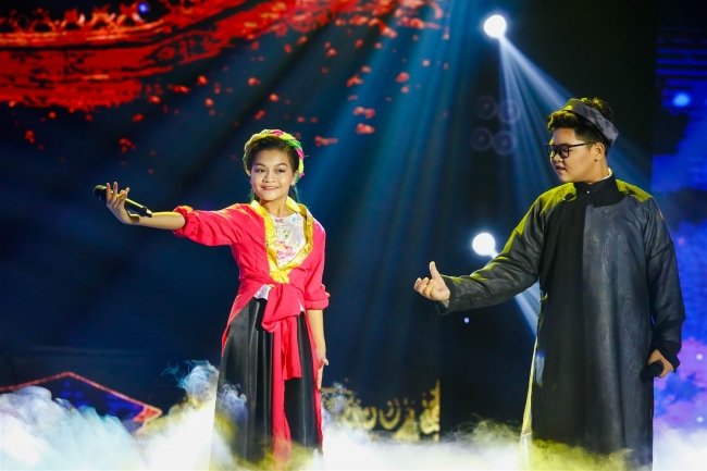 tra-thanh-nhiet-dr-thanh-gui-tang-mon-qua-y-nghia-toi-cac-em-thieu-nhi-nhan-dip-16
