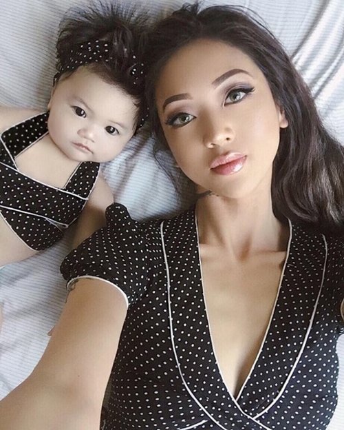 Bà mẹ gốc Việt nổi tiếng nhờ những bức ảnh chụp cùng con gái