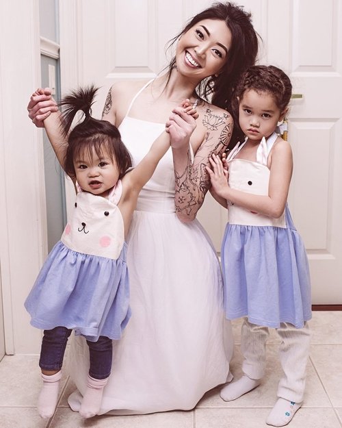 Bà mẹ gốc Việt nổi tiếng nhờ những bức ảnh chụp cùng con gái
