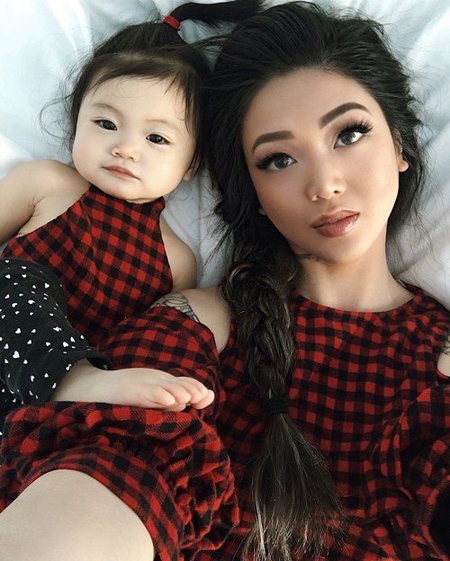 Bà mẹ gốc Việt nổi tiếng nhờ những bức ảnh chụp cùng con gái