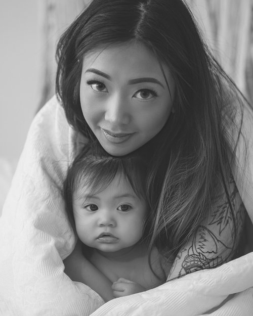 Bà mẹ gốc Việt nổi tiếng nhờ những bức ảnh chụp cùng con gái