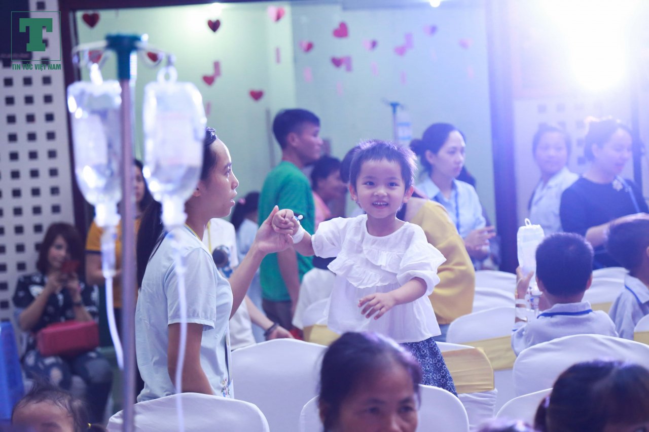 anh-nhung-em-nho-vien-mau-voi-ngay-16-gian-di