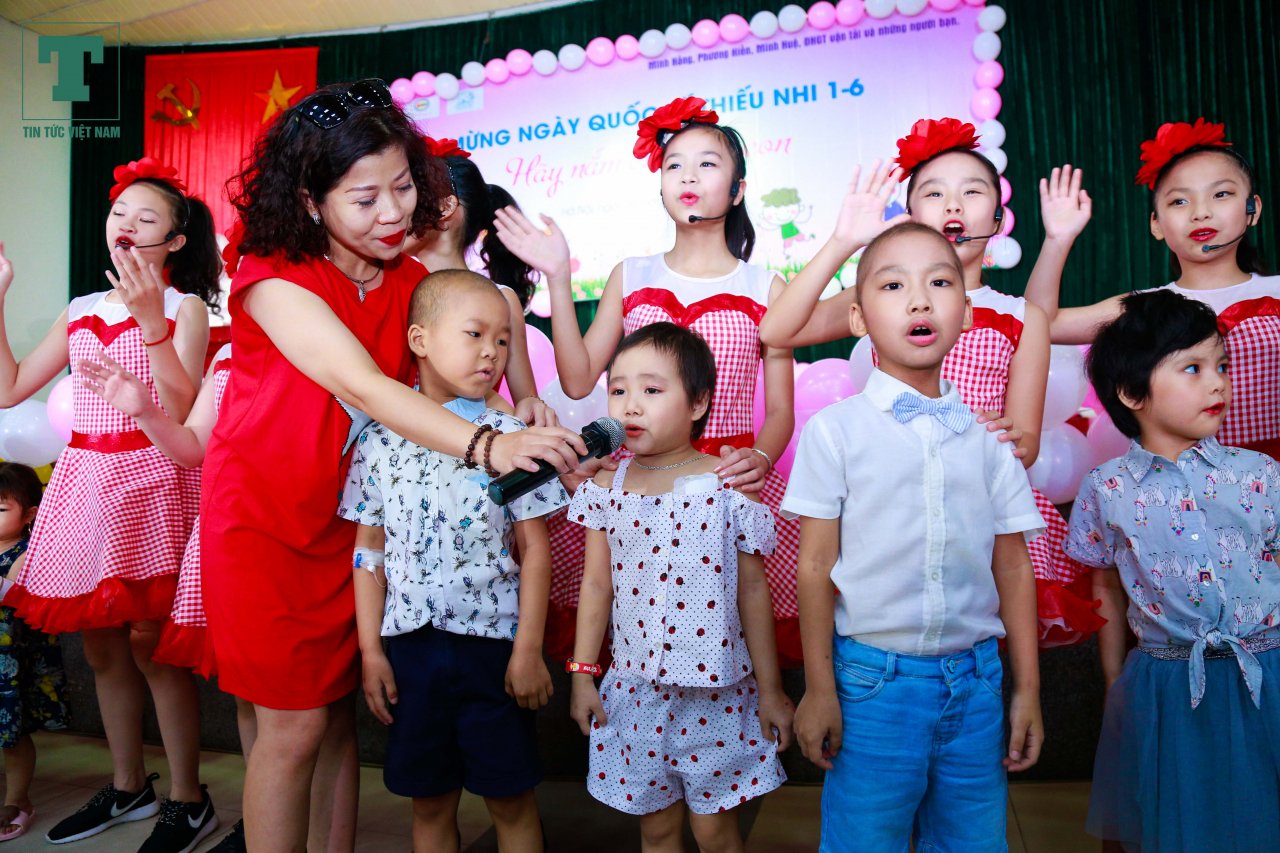 anh-nhung-em-nho-vien-mau-voi-ngay-16-gian-di