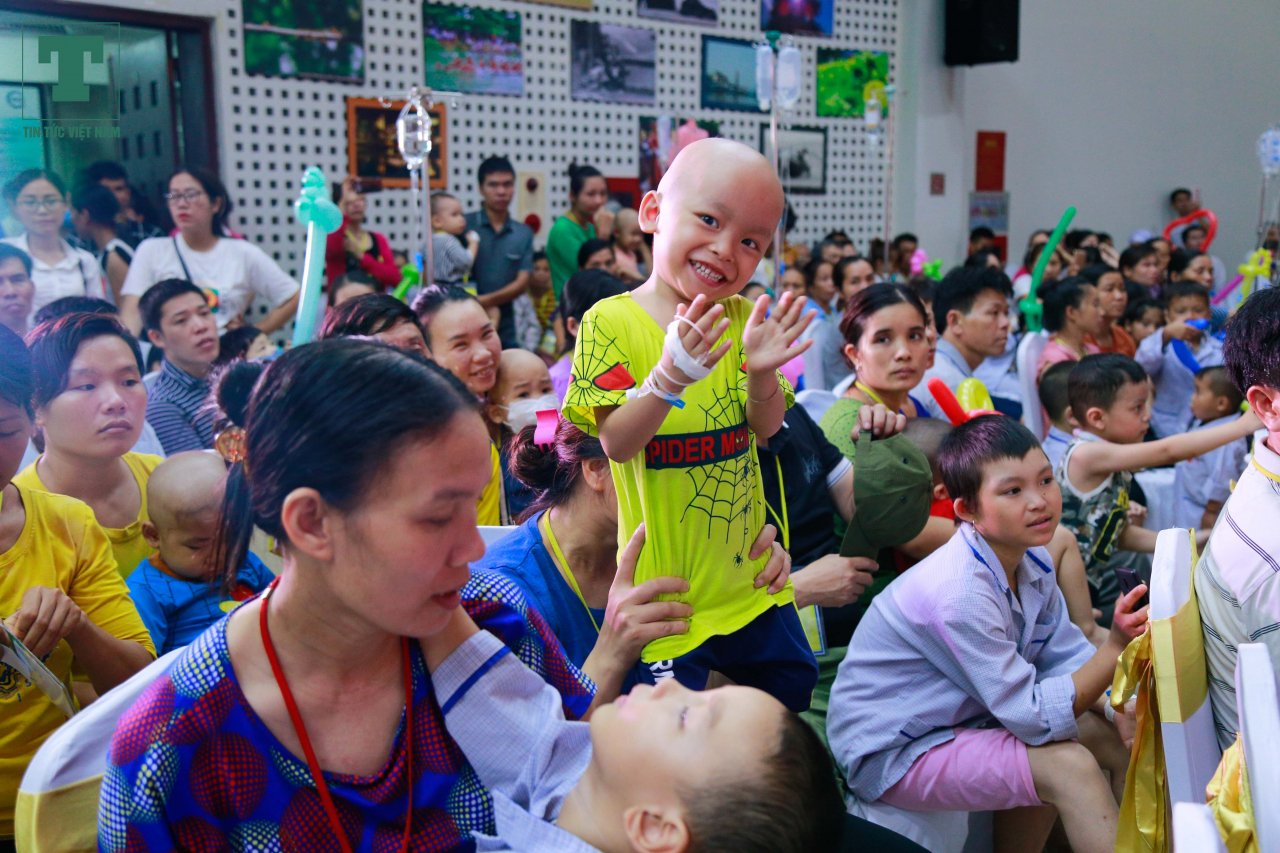 anh-nhung-em-nho-vien-mau-voi-ngay-16-gian-di