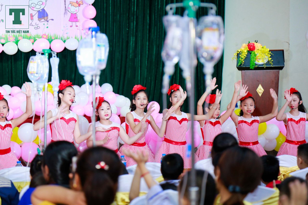 anh-nhung-em-nho-vien-mau-voi-ngay-16-gian-di