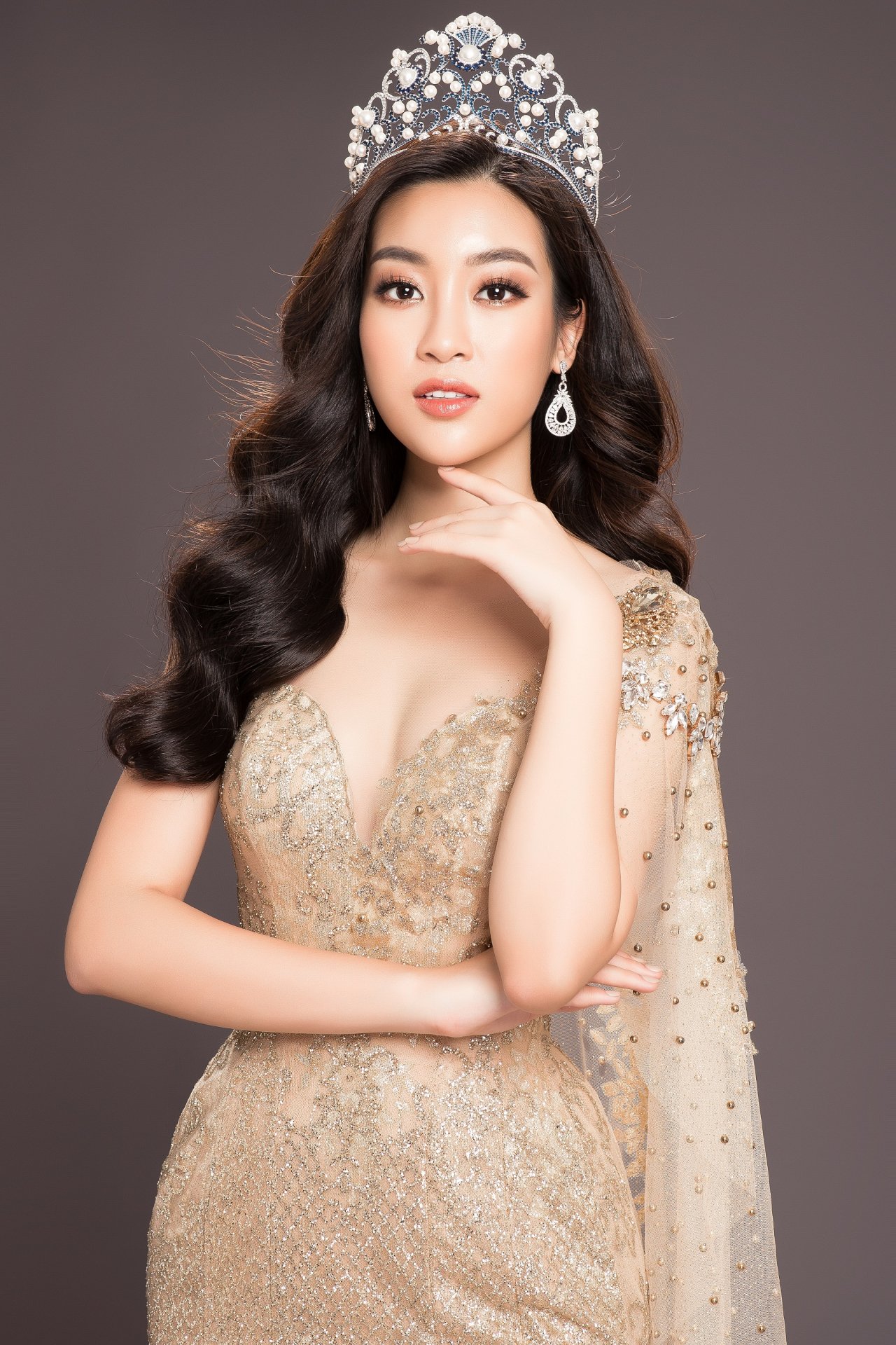 cu-dan-mang-ngo-ngang-khi-do-my-linh-chinh-thuc-tro-thanh-giam-khao-hoa-hau-viet-nam-2018