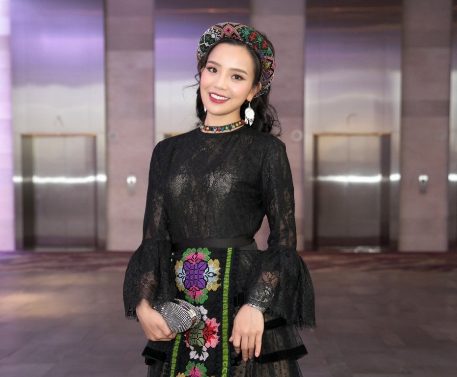 quan-quan-sao-mai-2017-sen-hoang-my-lam-vao-sai-gon-thi-hat-bolero