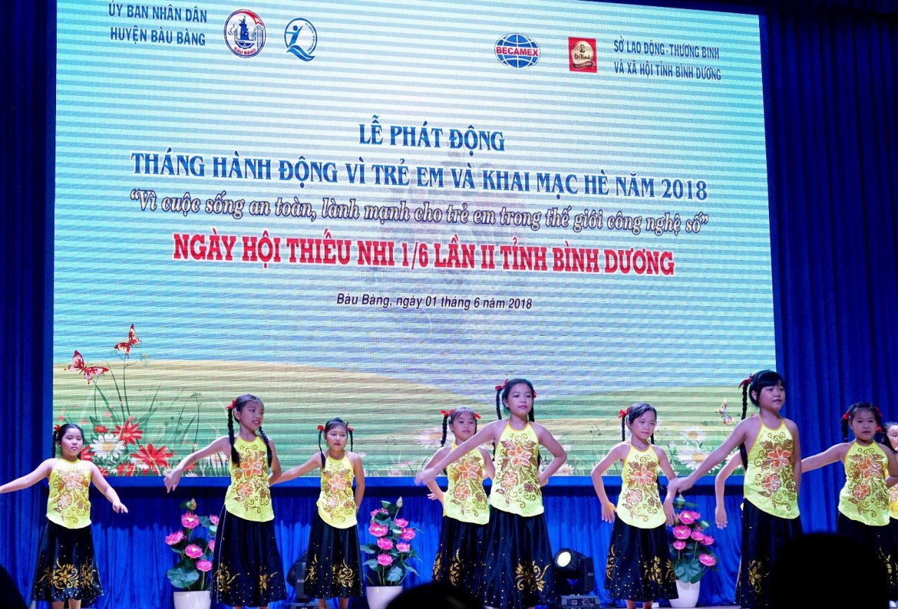 tan-hiep-phat-trao-tang-hang-nghin-phan-qua-cho-tre-em-nhan-ngay-quoc-te-thieu-nhi