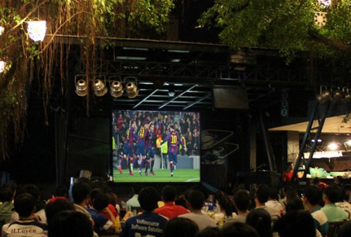 Dịch vụ cho thuê TV, máy chiếu nở rộ trước mùa World Cup