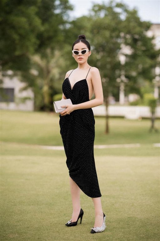 Tăng Thanh Hà, Thanh Hằng và dàn mỹ nhân Việt đồng loạt 'lên đồ' đen - trắng sang chảnh