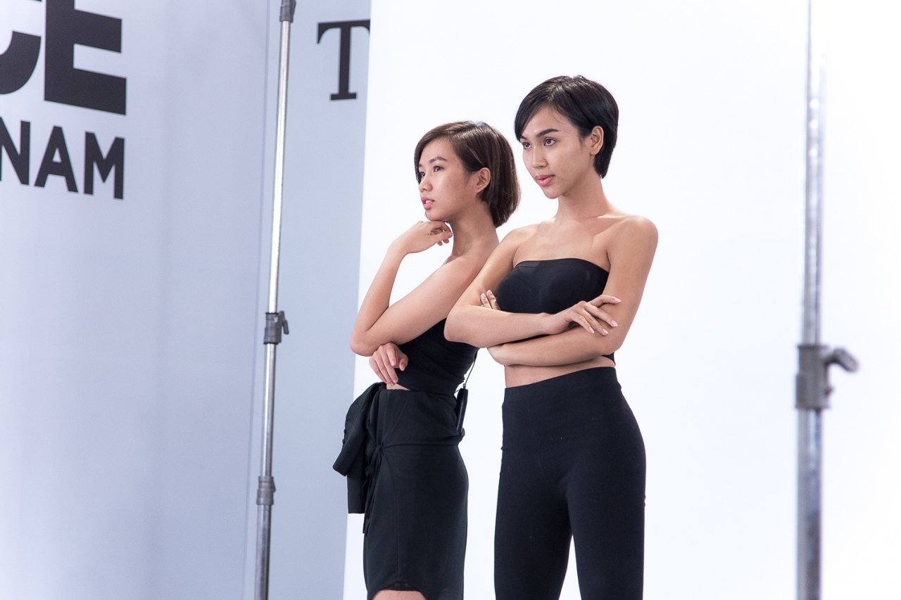 the-face-2018-truong-thanh-long-le-nam-va-loat-thi-sinh-dang-gom-bat-phan-thang-bai-trong-thu-thach-dau-tien