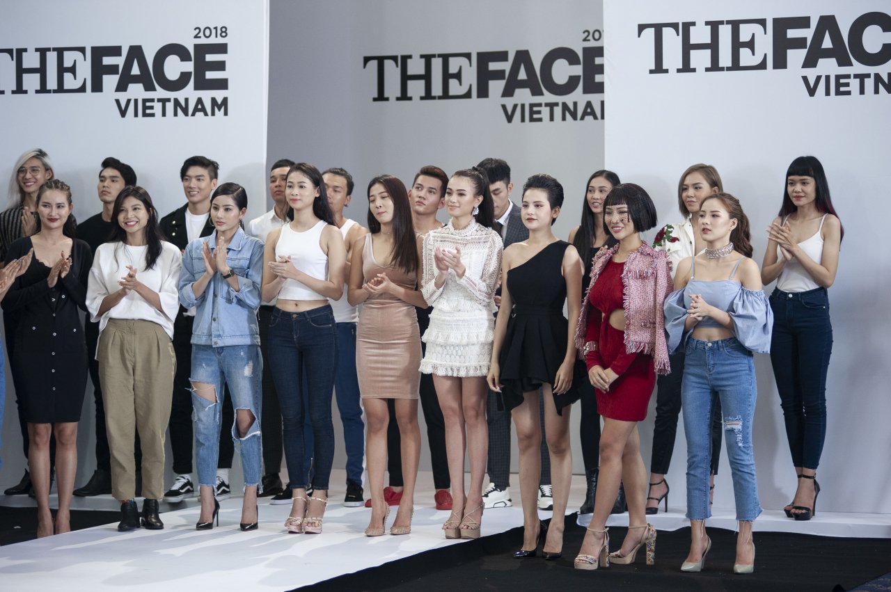 the-face-2018-truong-thanh-long-le-nam-va-loat-thi-sinh-dang-gom-bat-phan-thang-bai-trong-thu-thach-dau-tien