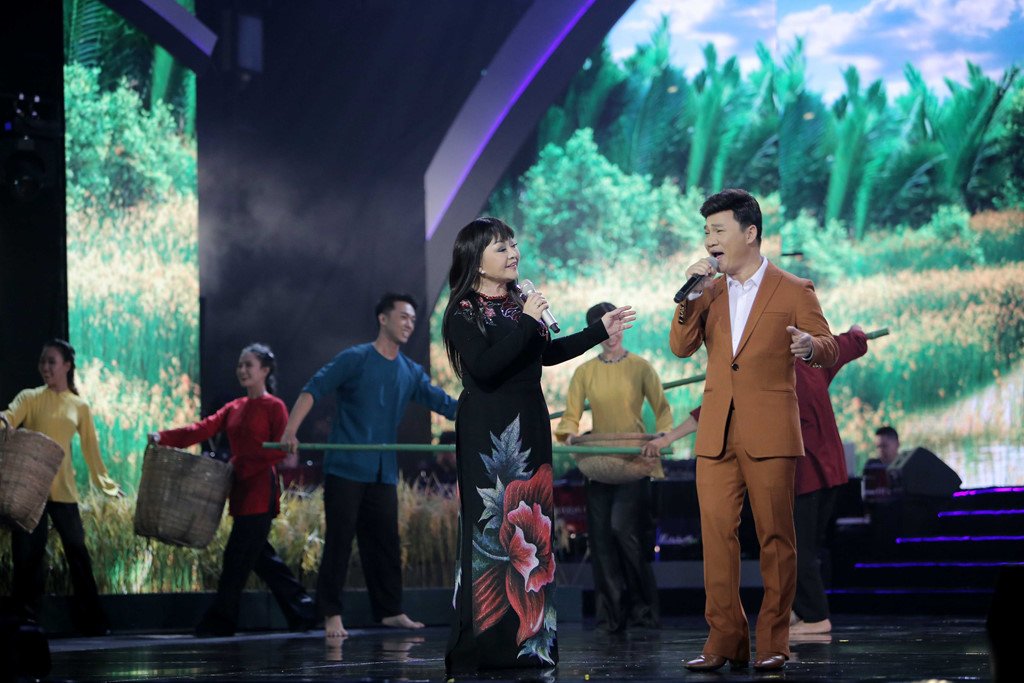 liveshow-mot-doi-san-khau-cua-huong-lan-nuc-long-khan-gia