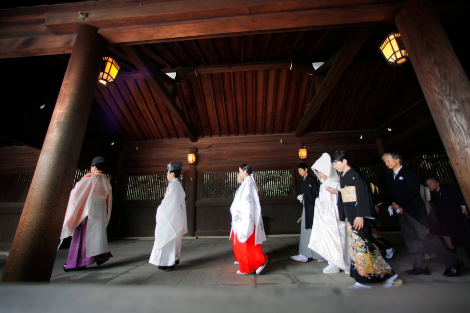 nhung-bo-vay-cuoi-truyen-thong-tren-the-gioi