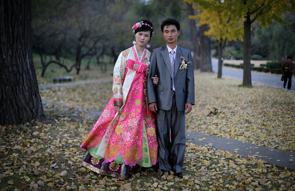 nhung-bo-vay-cuoi-truyen-thong-tren-the-gioi