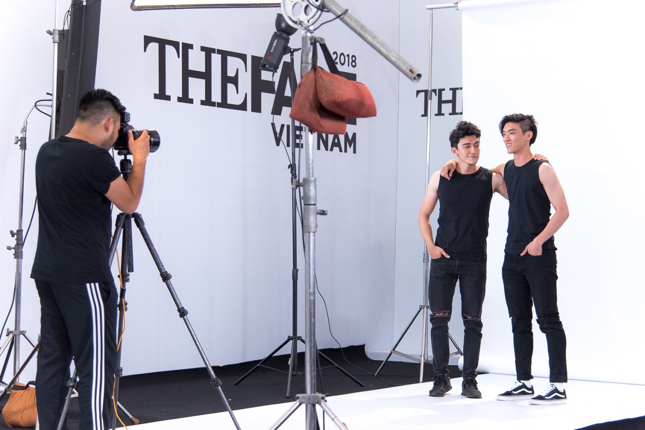 the-face-2018-lo-dien-dan-thi-sinh-nam-cuc-pham-va-cuc-dang-gom-khien-cac-co-gai-dung-ngoi-khong-yen