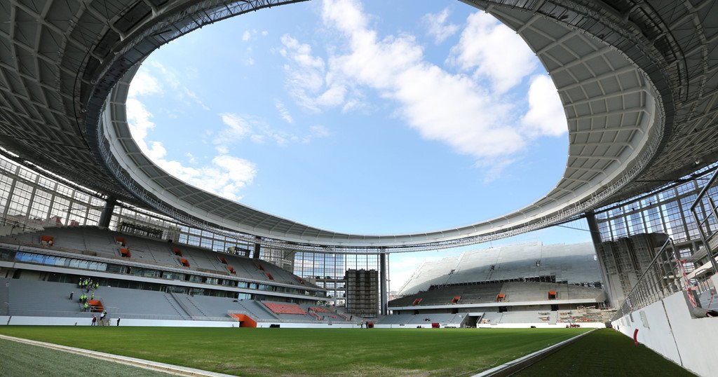 Ngắm 12 sân bóng tuyệt đẹp sẵn sàng phục vụ World Cup 2018