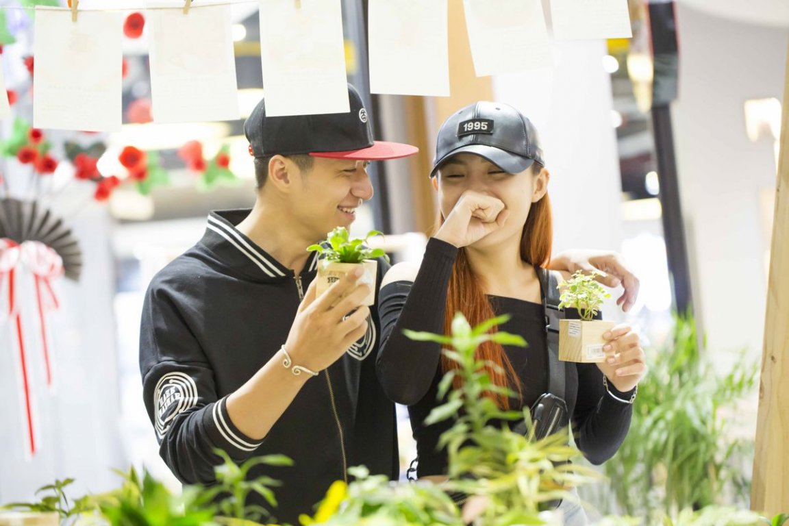 cap-doi-duy-ngoc-va-annie-lan-dau-len-tieng-ve-cau-chuyen-phim-gia-tinh-that