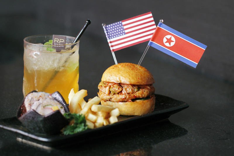 cac-mon-an-doc-la-chao-mung-cuoc-gap-trump-kim-o-singapore