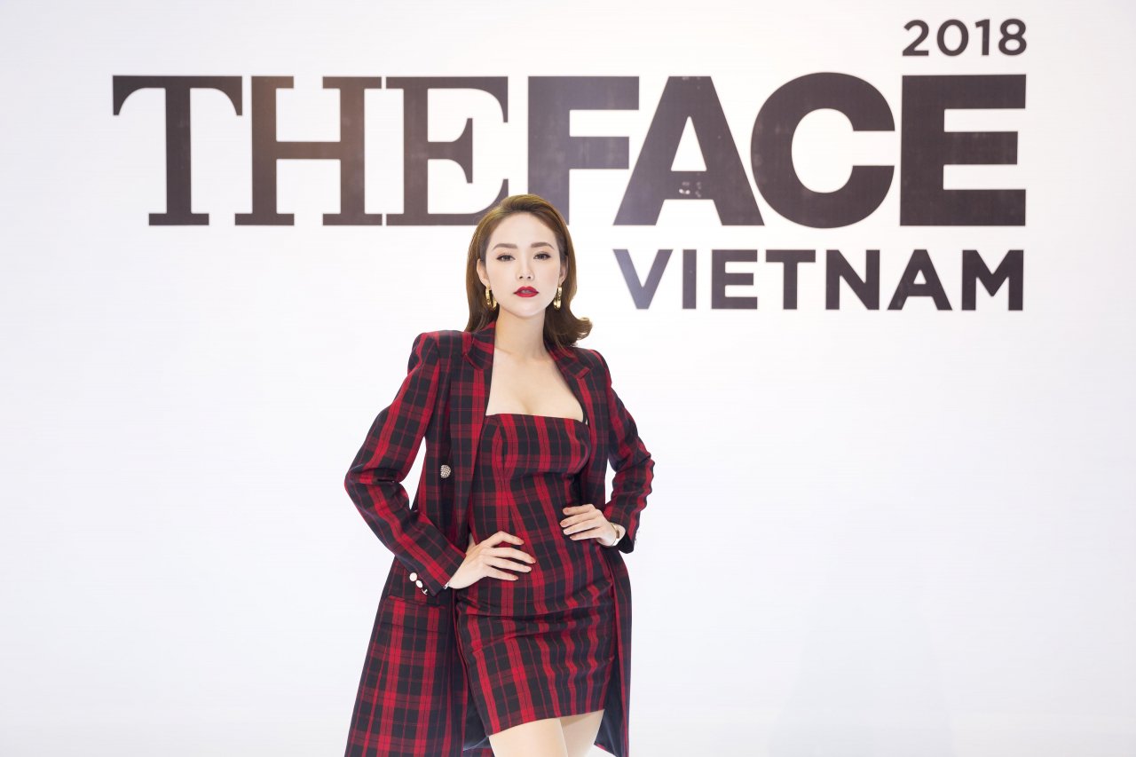 diem-lai-12-bo-canh-thoi-thuong-cua-thanh-hang-vo-hoang-yen-minh-hang-tai-vong-casting-the-face-2018