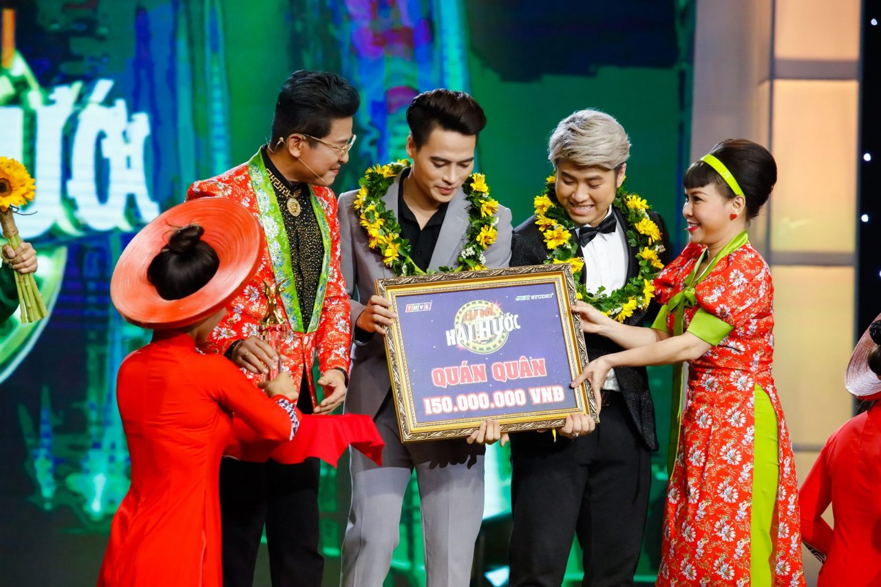 akira-phan-vo-tan-phat-lap-cu-dup-giai-thuong-tai-cap-doi-hai-huoc