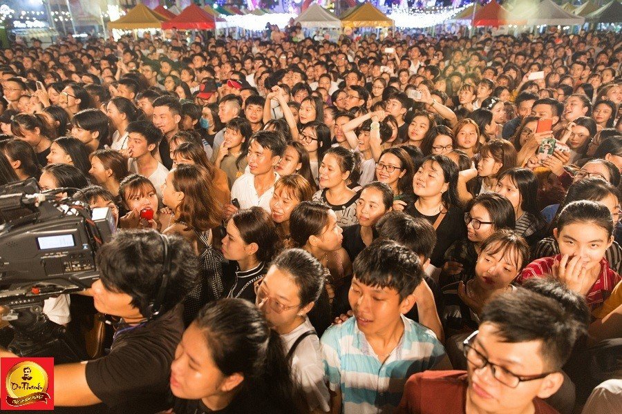 gioi-tre-ha-noi-hao-huc-ngong-cho-thu-thach-choi-hang-nong-ma-van-tuoi