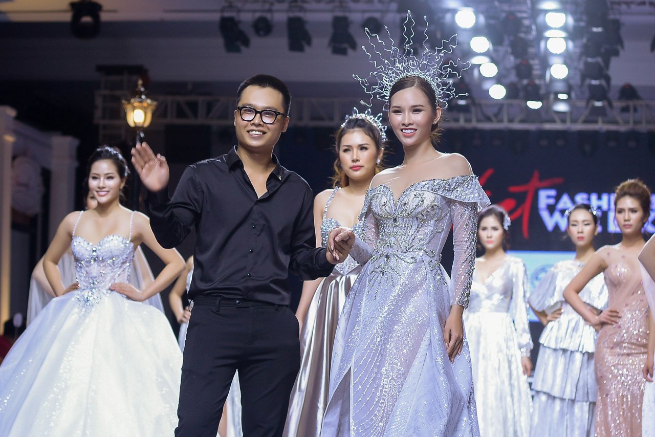 a-hau-sieu-vong-3-thanh-trang-lam-vedette-quet-sach-san-dien-quyet-tam-gianh-giai-vang-sieu-mau-viet-nam