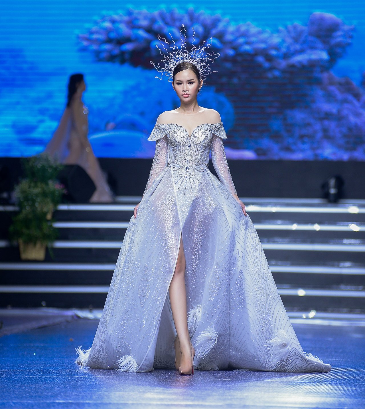 a-hau-sieu-vong-3-thanh-trang-lam-vedette-quet-sach-san-dien-quyet-tam-gianh-giai-vang-sieu-mau-viet-nam