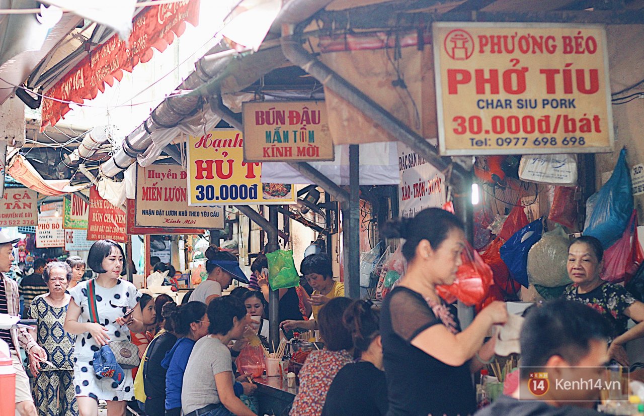 Hà Nội có hẳn một siêu ngõ ẩm thực giữa lòng phố cổ mà không phải ai cũng biết - Ảnh 1. Hà Nội có hẳn một siêu ngõ ẩm thực giữa lòng phố cổ mà không phải ai cũng biết - Ảnh 1.