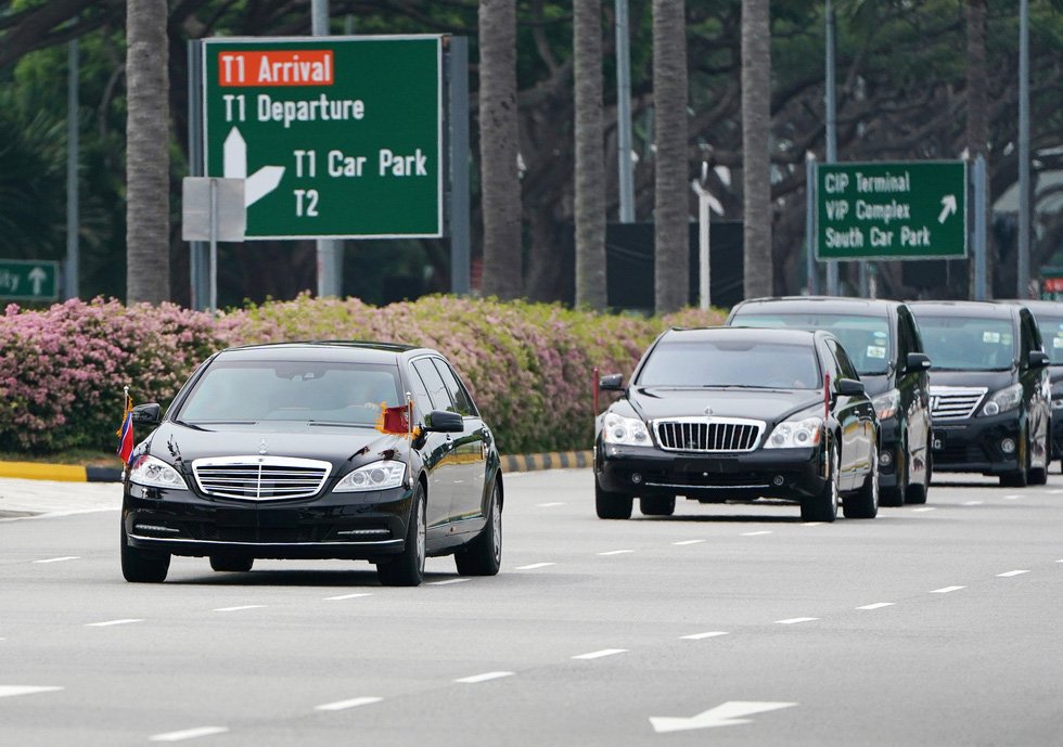 ong-jong-un-da-toi-singapore-doan-ve-si-lai-chay-bo-theo-chiec-xe-s600
