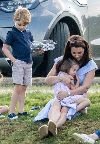 Công nương Kate Middleton xinh đẹp, rạng rỡ dù mới sinh con thứ 3