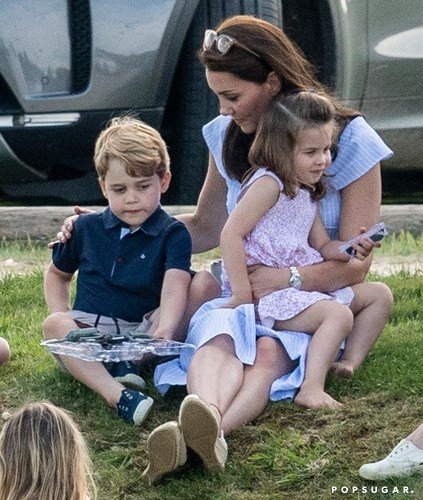 Công nương Kate Middleton xinh đẹp, rạng rỡ dù mới sinh con thứ 3