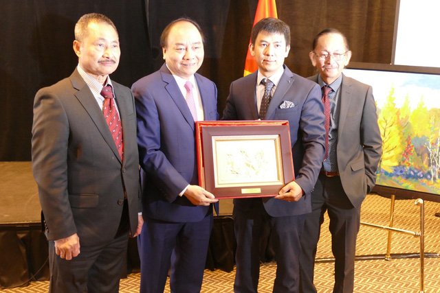 Thủ tướng gặp bà con người Việt ở Canada