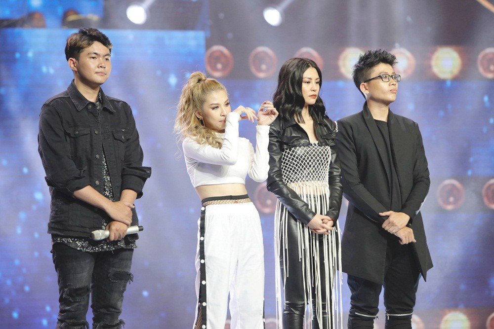 nhac-si-cua-chi-pu-andiez-nam-truong-va-cau-chuyen-buoc-ra-anh-sang-tai-sing-my-song