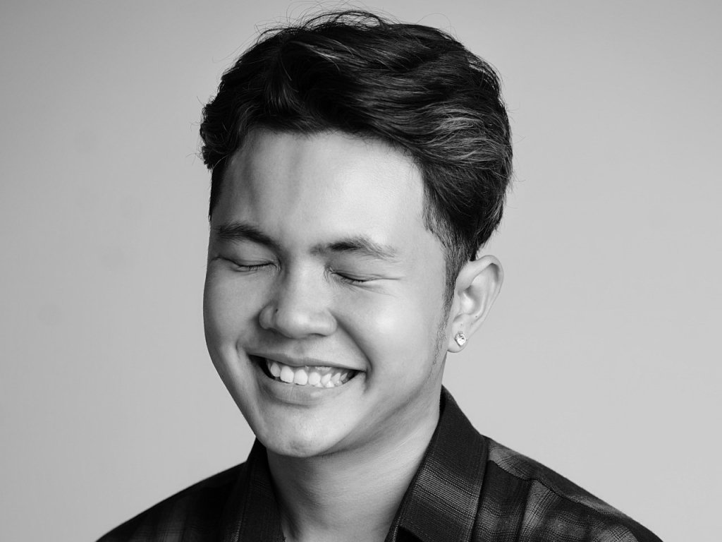 nhac-si-cua-chi-pu-andiez-nam-truong-va-cau-chuyen-buoc-ra-anh-sang-tai-sing-my-song