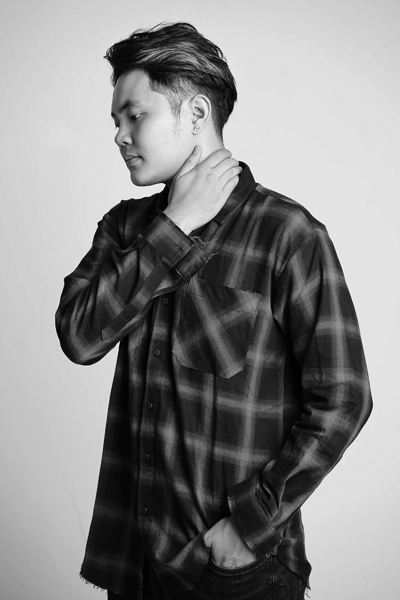 nhac-si-cua-chi-pu-andiez-nam-truong-va-cau-chuyen-buoc-ra-anh-sang-tai-sing-my-song