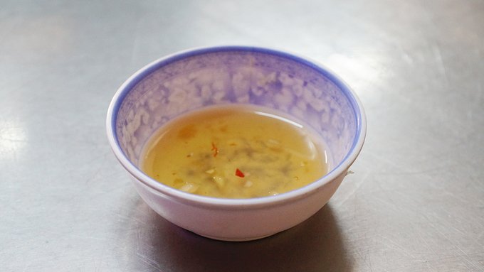 Quán cháo lòng sau 80 năm vẫn bán trên gánh ở Sài Gòn