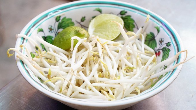 Quán cháo lòng sau 80 năm vẫn bán trên gánh ở Sài Gòn