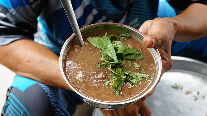 Quán cháo lòng sau 80 năm vẫn bán trên gánh ở Sài Gòn