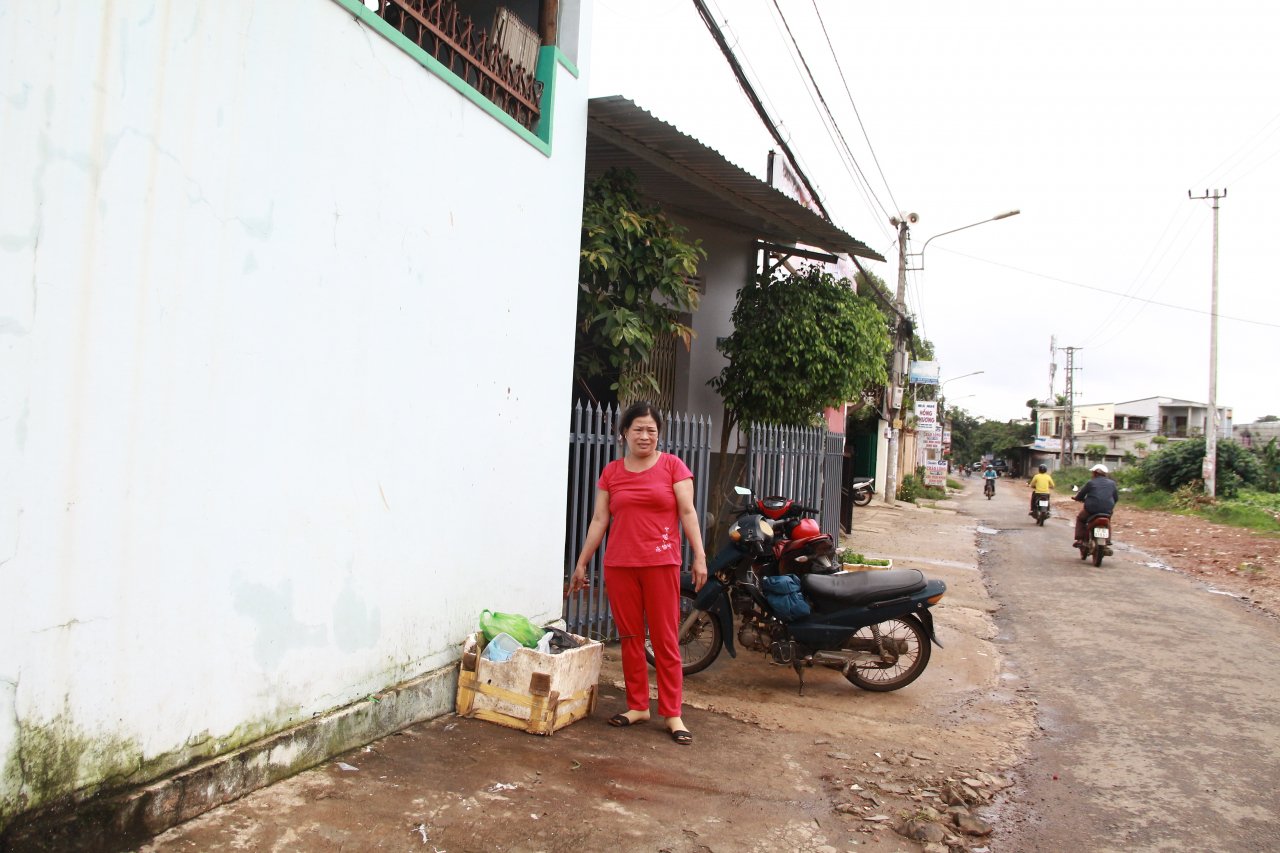 anh-em-ruot-choang-nhau-chi-vi-cai-thung-rac