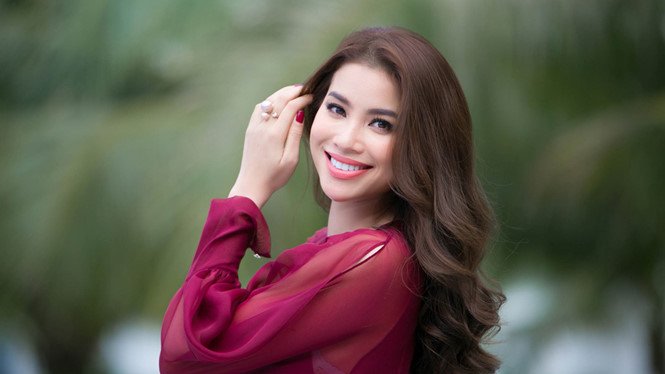 sau-khi-tiet-lo-ly-do-ngung-su-dung-facebook-pham-huong-xuat-hien-ruc-ro-tren-bia-tap-chi-phap