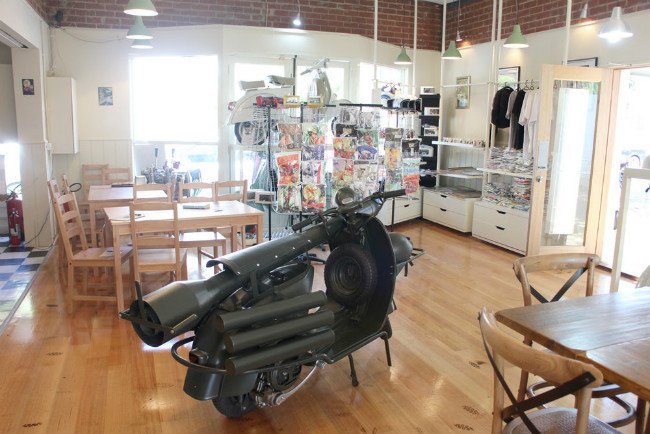 Ngắm Vespa TAP 150 mang vũ khí bắn xuyên xe bọc giáp