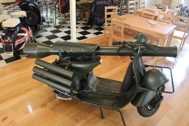 Ngắm Vespa TAP 150 mang vũ khí bắn xuyên xe bọc giáp