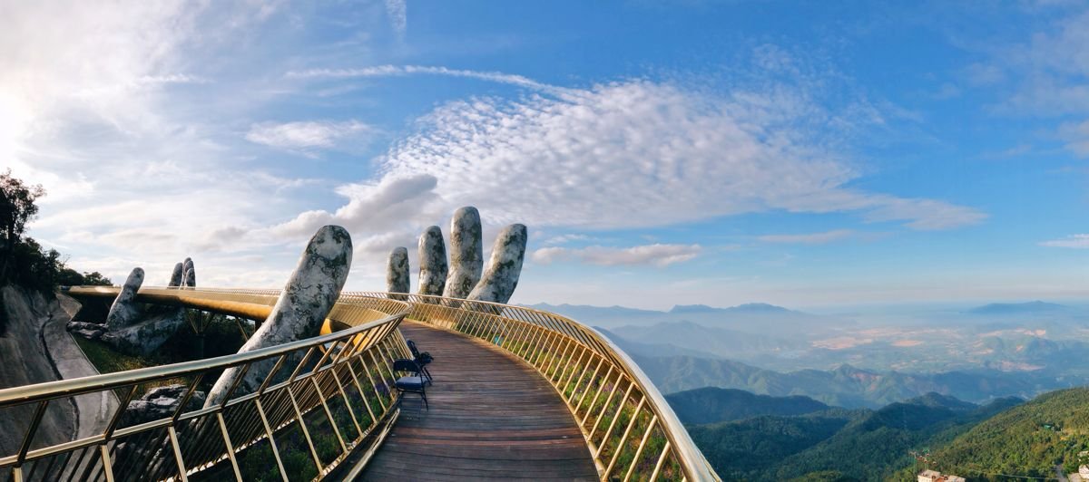 dao-dien-long-kan-to-chuc-show-thoi-trang-voi-san-catwalk-cao-nhat-tai-viet-nam