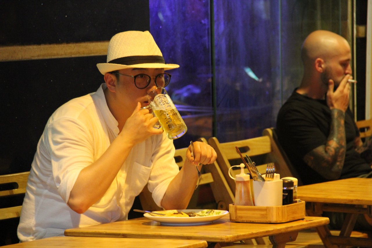 ha-noi-pho-tay-ta-hien-tap-nap-truoc-gio-world-cup-2018-khai-mac